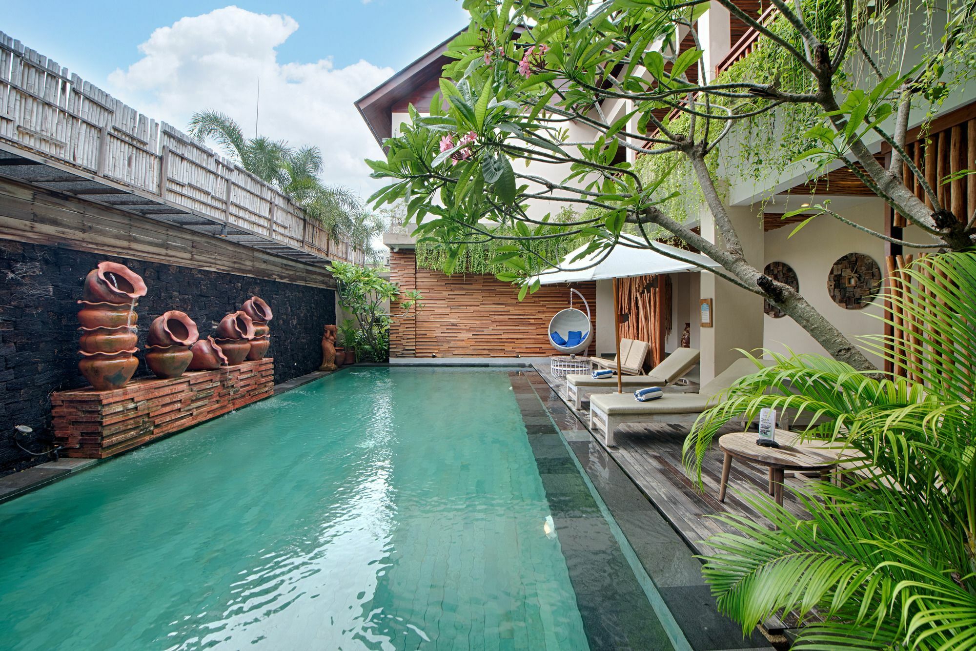 โรงแรมนาตยา กีลี ตราวางัน กีลีตราวางัน ภายนอก รูปภาพ